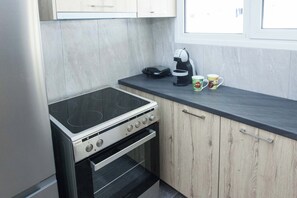 Private kitchen - Modern 1 Bd Balcony Apt in Kato Patisia (Athens)