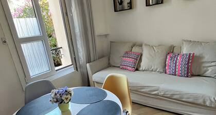 Appartement Confortable au Pied de la Station du Rer,10 min de la Gare de Lyon