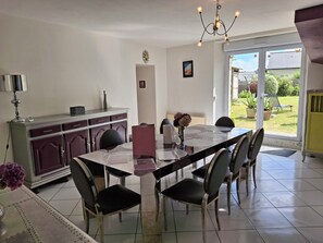 Dining - A haven of relaxation (Malansac)