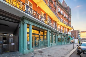 Exterior - Harte and Garter (Windsor)