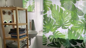 Haartrockner, Handtücher, Seife, Toilettenpapier