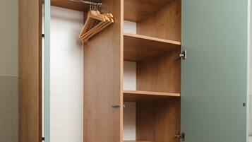Standard-Einzelzimmer | Schrank