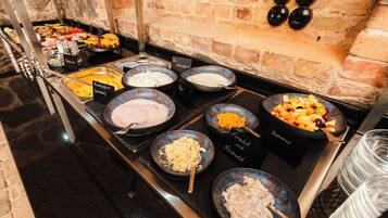 Tägliches Frühstücksbuffet gegen Gebühr