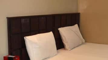 Quarto casal standard | Quartos à prova de som, ferros/tábuas de passar roupa, Wi-Fi de cortesia