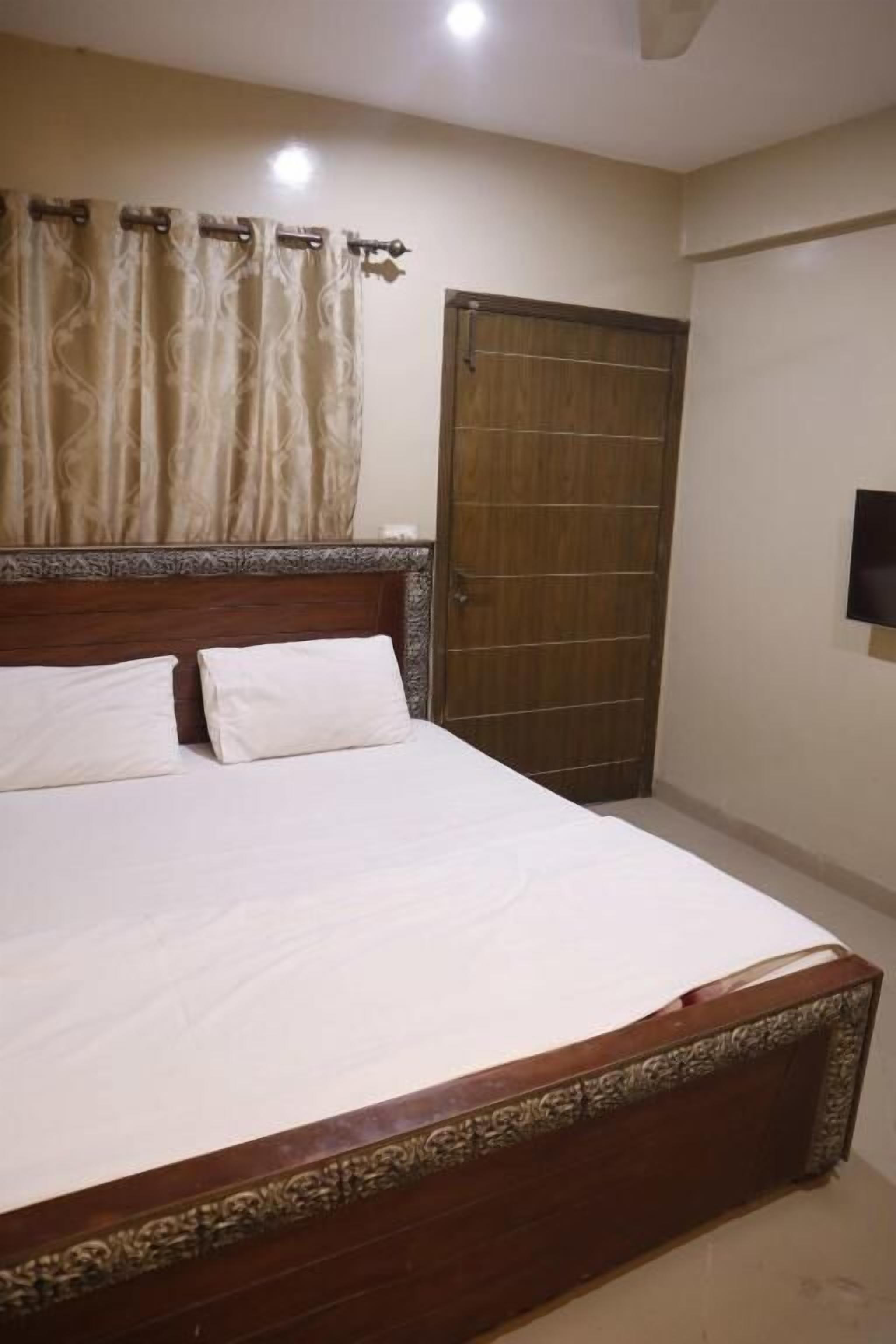 Standard Double Room | Soundproofing, iron/ironing board, free WiFi