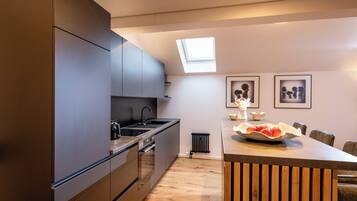 Gallery-Zimmer | Schreibtisch, laptopgeeigneter Arbeitsplatz, VerdunkelungsvorhÀnge