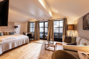 Bureau, espace de travail pour ordinateur portable, rideaux occultants