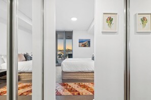 1 dormitori, planxa i posts de planxar, wifi i roba de llit 