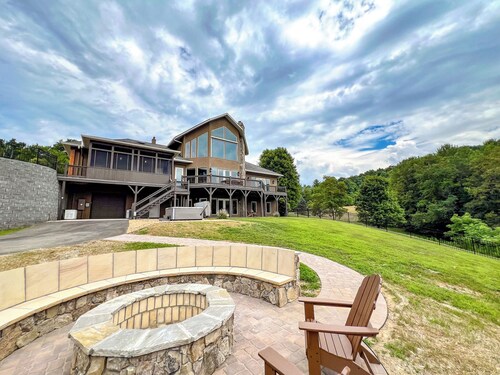 Mount Ever After-4BR/4BA Luxury Home w/Hot Tub, Fire Pit, Gas F/P