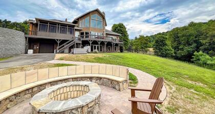 Mount Ever After-4BR/4BA Luxury Home w/Hot Tub, Fire Pit, Gas F/P