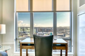 Interior - Gorgeous Apt Downtown (Quincy)
