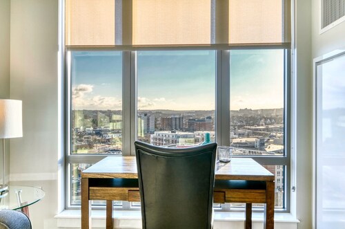 Gorgeous Apt Downtown