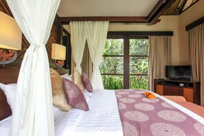 3 bedrooms, iron/ironing board, WiFi, bed sheets - Charming 3-bedroom pool villa with AC and WiFi in gorgeous Tegallalang (Tegallalang)