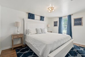 3 chambres, fer et planche à repasser, Wi-Fi, draps fournis