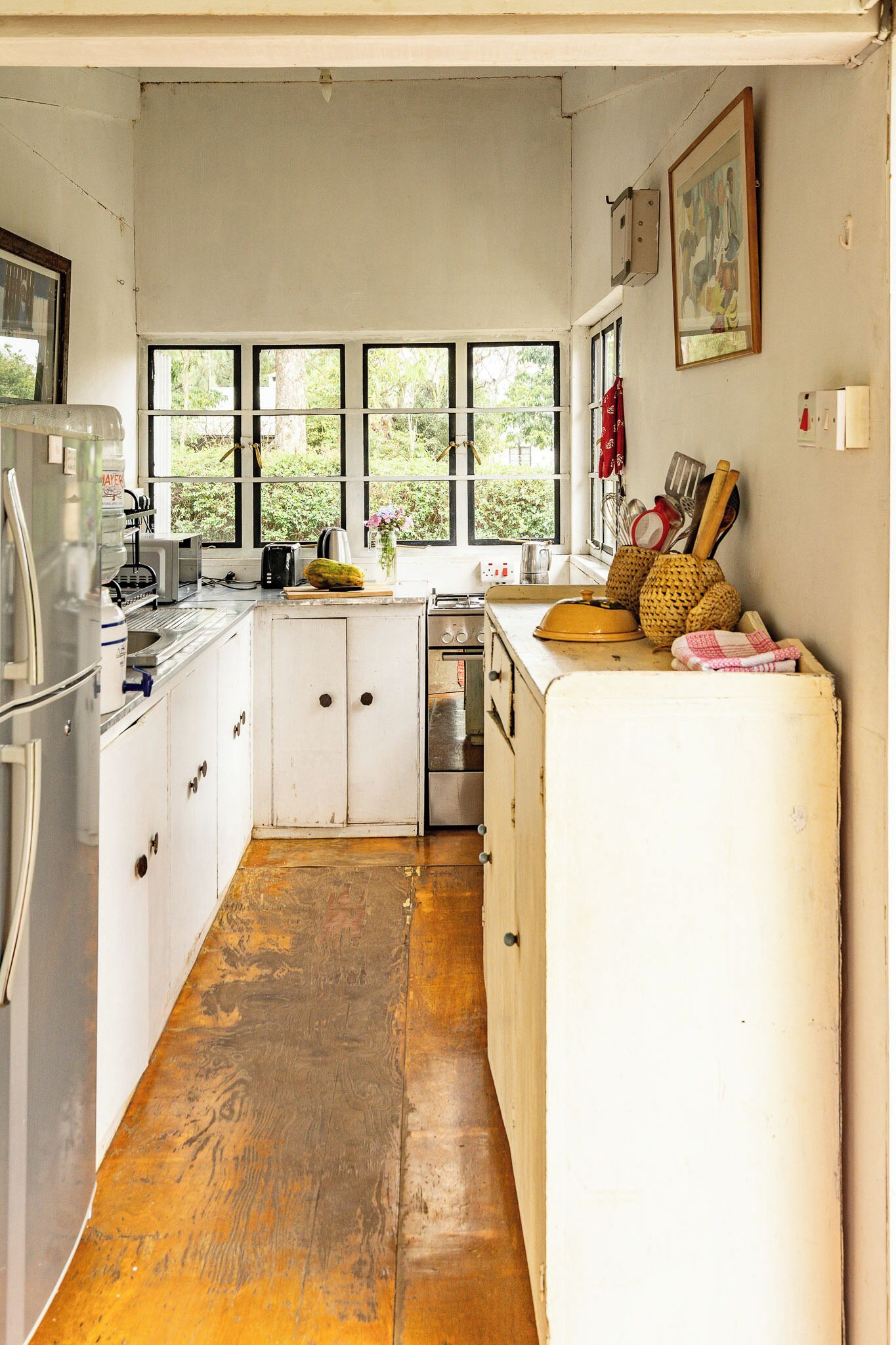 Frigorífico, horno, placa de cocina y cafetera o tetera