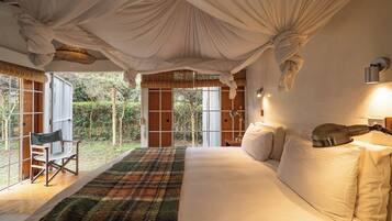 2 bedrooms, travel crib, free WiFi, bed sheets