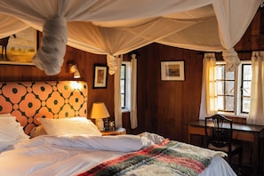 1 bedroom, travel cot, free WiFi, bed sheets - Charming 1-bedroom cottage on Lake Naivasha with private garden and wildlife views on the lake. (Naivasha)