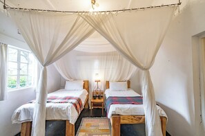 4 bedrooms, free WiFi, bed sheets