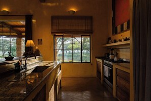 Fridge, oven, stovetop, coffee/tea maker