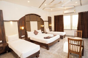 1 bedroom, Egyptian cotton sheets, premium bedding, memory-foam beds