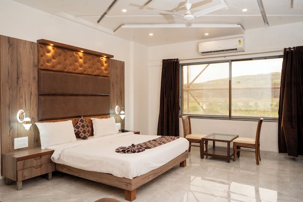 Deluxe Room | 1 bedroom, Egyptian cotton sheets, premium bedding, memory foam beds