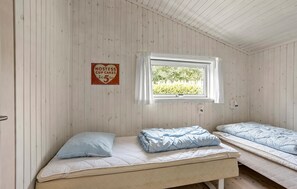 4 bedrooms, travel crib, free WiFi