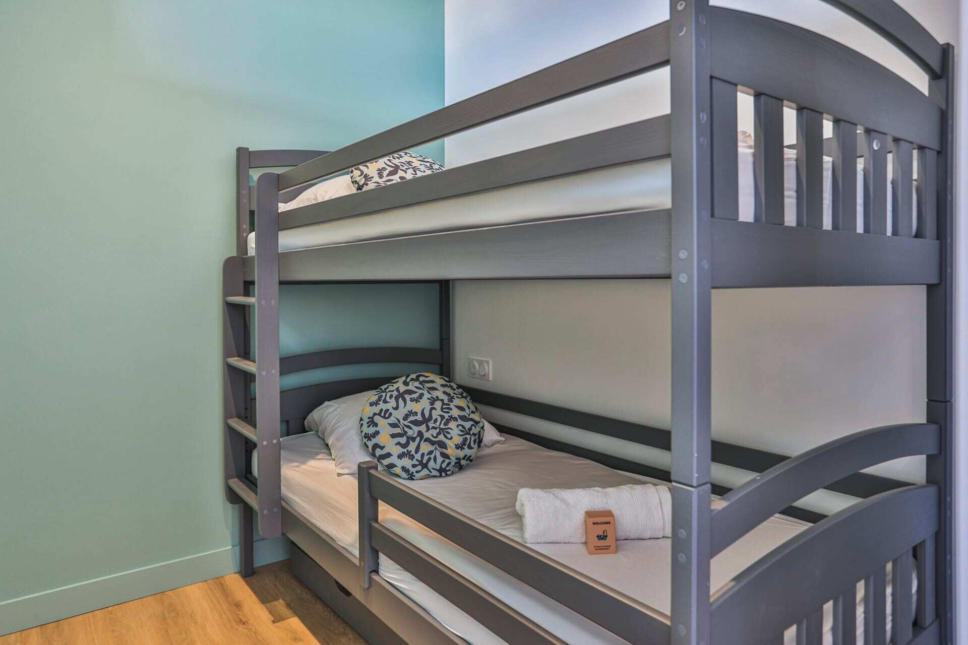 3 chambres, fer et planche à repasser, Wi-Fi, draps fournis