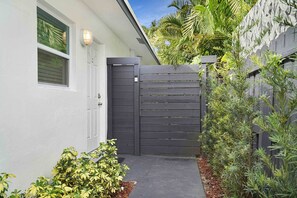 Apartment | 2 bedrooms - BnB Hyperion Brand New 2b2b Retreat w Patio (Fort Lauderdale)