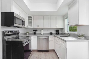 Apartment | 2 bedrooms - BnB Hyperion Brand New 2b2b Retreat w Patio (Fort Lauderdale)