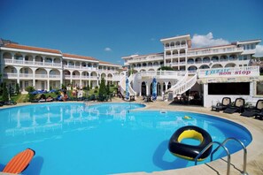 Seasonal outdoor pool - LAZUR 1-5 Apart Complex (Sveti Vlas)