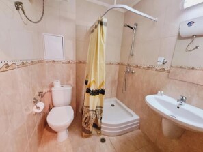A bathroom with a toilet, bidet, shower, and sink. - LAZUR 1-5 Apart Complex (Sveti Vlas)