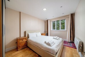 3 bedrooms, WiFi, bed sheets - Beautiful 3 bedroom Maisonette (London)