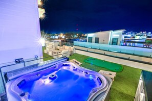 Terrace/patio - The Nashville Playmate Lounge - Hot Tub/Game Room! (Nashville)