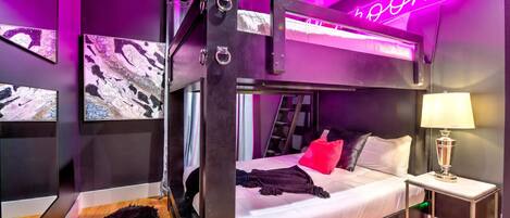 4 chambres, fer et planche à repasser, Wi-Fi, draps fournis