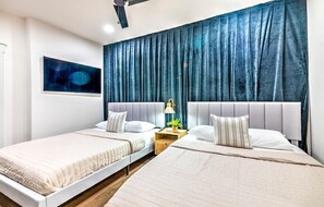 6 bedrooms, iron/ironing board, WiFi, bed sheets