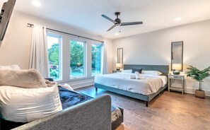 6 bedrooms, iron/ironing board, WiFi, bed sheets - Two Luxe Homes-Game Rooms! 31 Beds! Large groups! (Nashville)