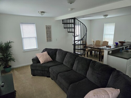 Cozy 2-bedroom apartment close to Canal Bike Trail in wonderful Chesapeake City