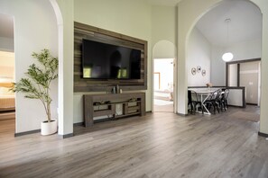 Interior - Serene "Sol Retreat" by the Shores of Lake Huron and Mackinac Island (Cheboygan)