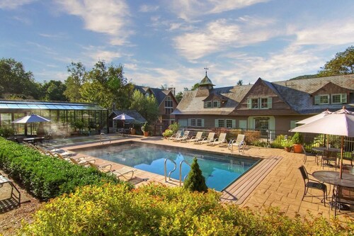 Castle Retreat – Pool, Spa & Mountain Adventures