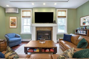 TV, fireplace, offices