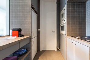 Private kitchen - Elegant Paris Apartment on Avenue Montaigne (Paris)