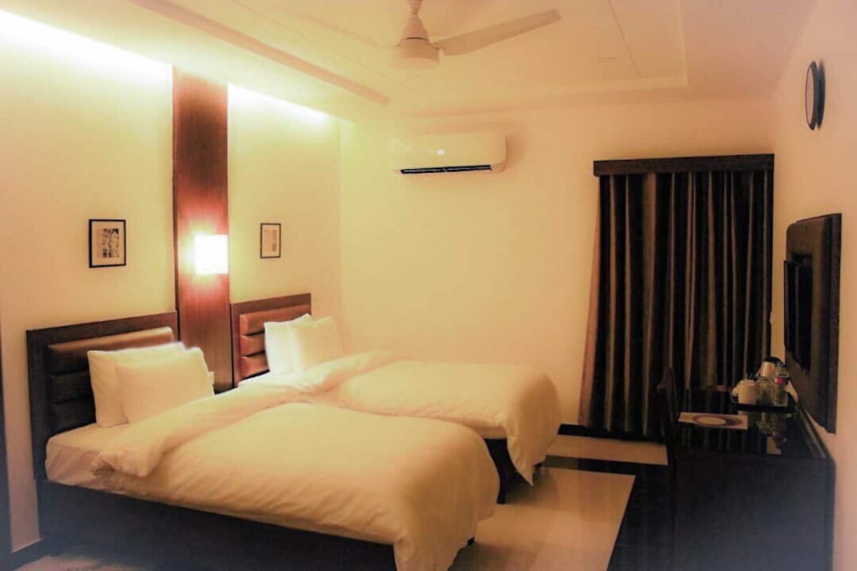 Deluxe Double Room | Soundproofing, iron/ironing board, free WiFi