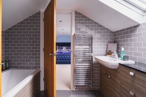 Hair dryer, towels - Beechwood Brook, 3 bed, 3 bath, parking, Bowness (Bowness-on-Windermere)