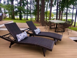 Outdoor dining - NEW💥180 Degree Views! On the Point💥 Large Dock, Amazing Fishing💥Renovated! (Boydton)