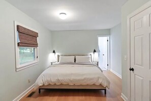 4 bedrooms, desk, iron/ironing board, free WiFi - NEW💥180 Degree Views! On the Point💥 Large Dock, Amazing Fishing💥Renovated! (Boydton)