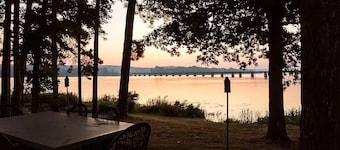 NEW💥180 Degree Views! On the Point💥 Large Dock, Amazing Fishing💥Renovated!