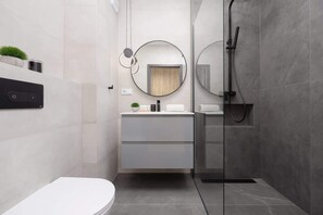 Dutxa, assecador de cabells i tovalloles 