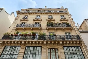 Exterior detail - Superb 2 bedrooms apartment center of Paris (Paris)