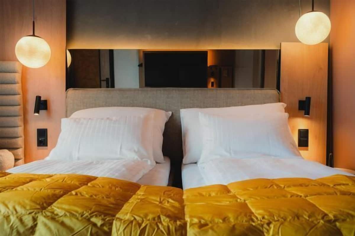 In-room safe, soundproofing, free WiFi, bed sheets