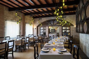 Dining - Endozi Elite Suite - Luxurious Oceanfront Stay with Premium Services (Cancún)